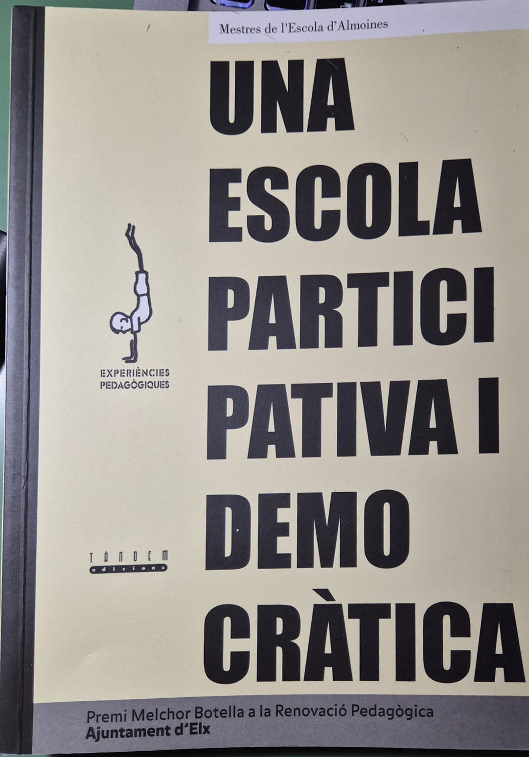 Coberta de Una escola participativa i democràtica